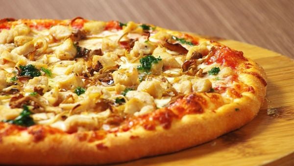 Pizza hải sản trông cực kỳ bắt mắt