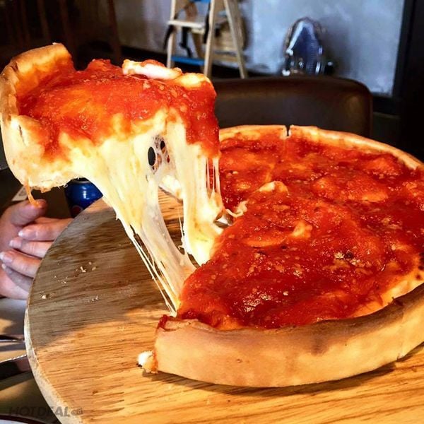 Pizza nhân nhồi với kích thước khổng lồ