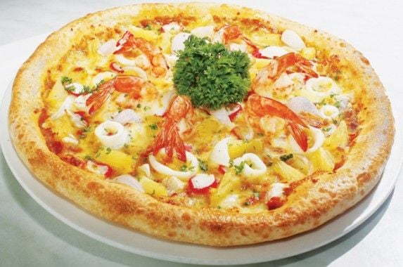 Pizza gà với màu sắc vô cùng bắt mắt