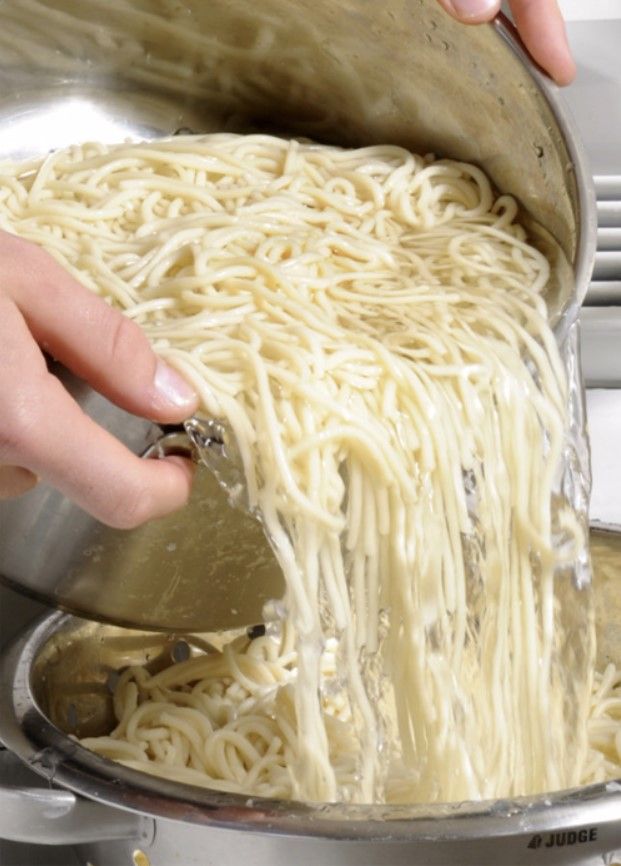 Rửa pasta sau khi nấu xong