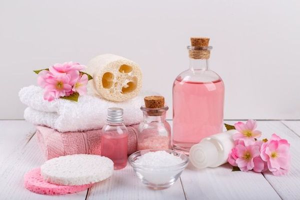 Tinh dầu hoa hồng và ứng dụng trong làm đẹp và chăm sóc da
