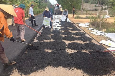 Thi công vật liệu Carboncor Asphalt trên mặt đường bê tông xi măng tại đường tỉnh 639, Bình Định