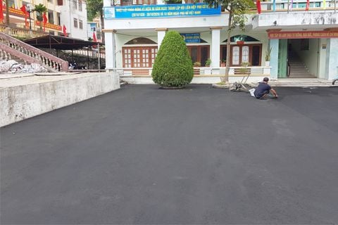 Thảm Carboncor Asphalt sân Ủy ban huyện Xín Mần, tỉnh Hà Giang