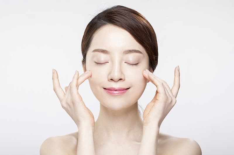 Chăm sóc da mặt căng bóng với 6 bước massage mặt chuẩn spa cao cấp  