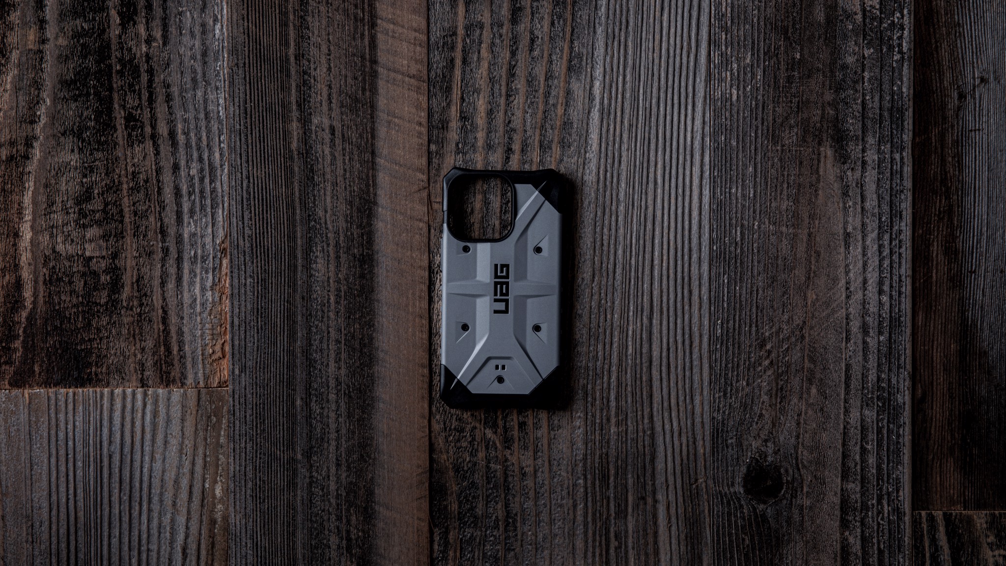 Bảo vệ điện thoại của bạn với Ốp lưng UAG Pathfinder chính hãng cho iPhone 12 Pro Max. Với thiết kế vững chắc, bảo vệ tốt và hiệu suất cao, chiếc Ốp lưng này là lựa chọn hoàn hảo cho những ai yêu thích sự năng động và sang trọng.