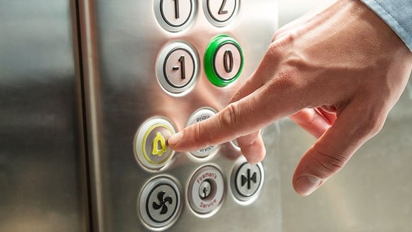 Nút bấm thang máy - ký hiệu, ý nghĩa và cách sử dụng an toàn