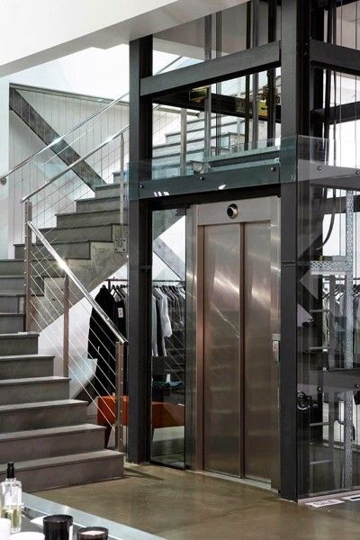 Thang máy được dùng trong gia đình là thang máy nhỏ, có tải trọng từ 240Kg – 630kg
