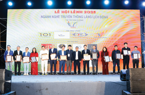 CÔNG TY TNHH KÍNH MẮT VIỆT NAM VINH DỰ ĐỒNG HÀNH CÙNG LỄ HỘI LỀNH ĐÌNH LÀNG LỊCH ĐỘNG 2025