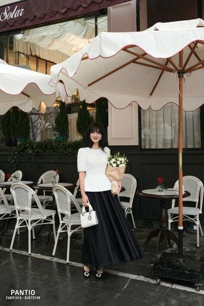 Áo tay bồng và chân váy maxi