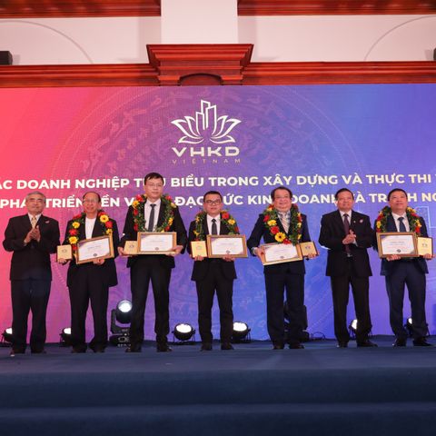 May 10 được tôn vinh “Doanh nghiệp đạt chuẩn văn hóa kinh doanh”