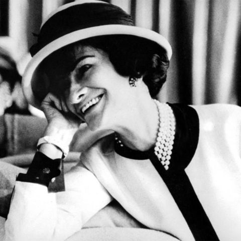 Tại sao trắng đen là sắc màu 'huyền thoại' của thời trang?