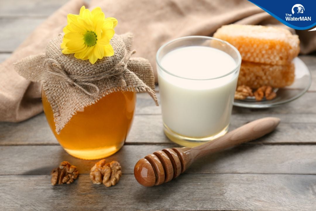 Ai thường xuyên uống sữa với mật ong phải biết những điều này