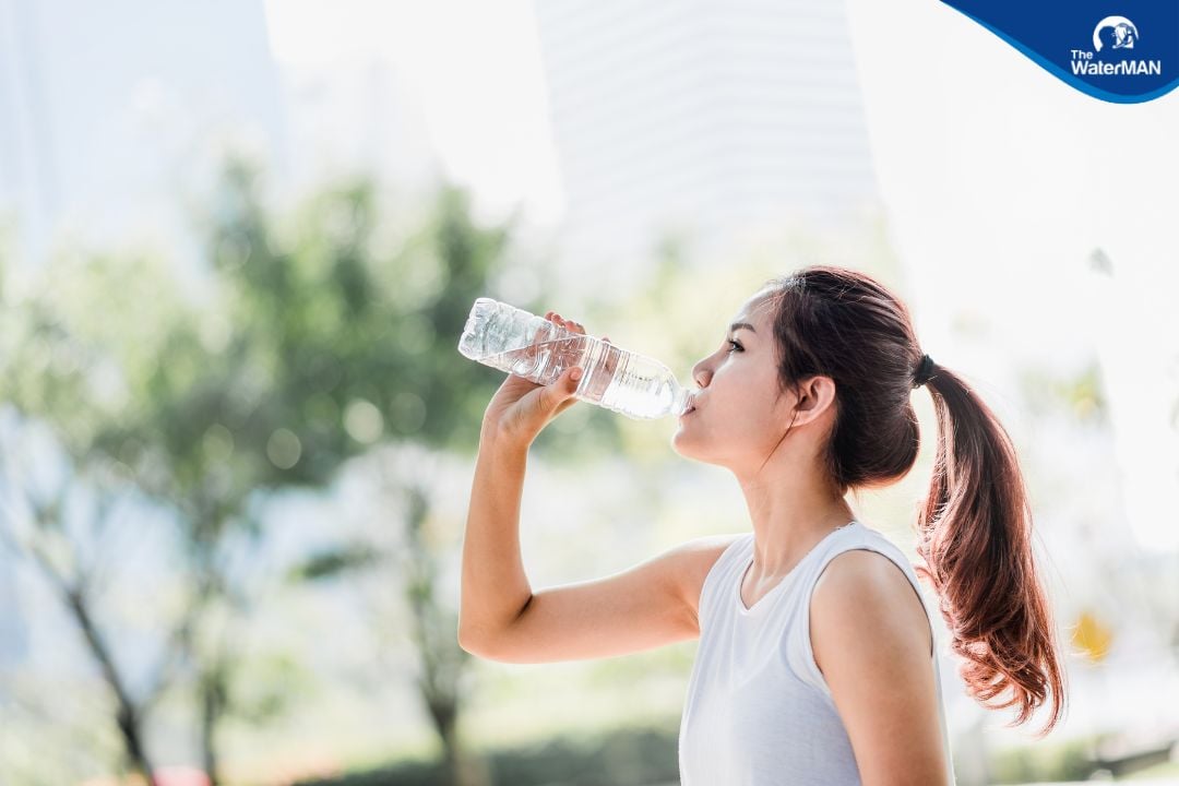 So sánh phản ứng của cơ thể khi tập thể dục đủ nước và thiếu nước
