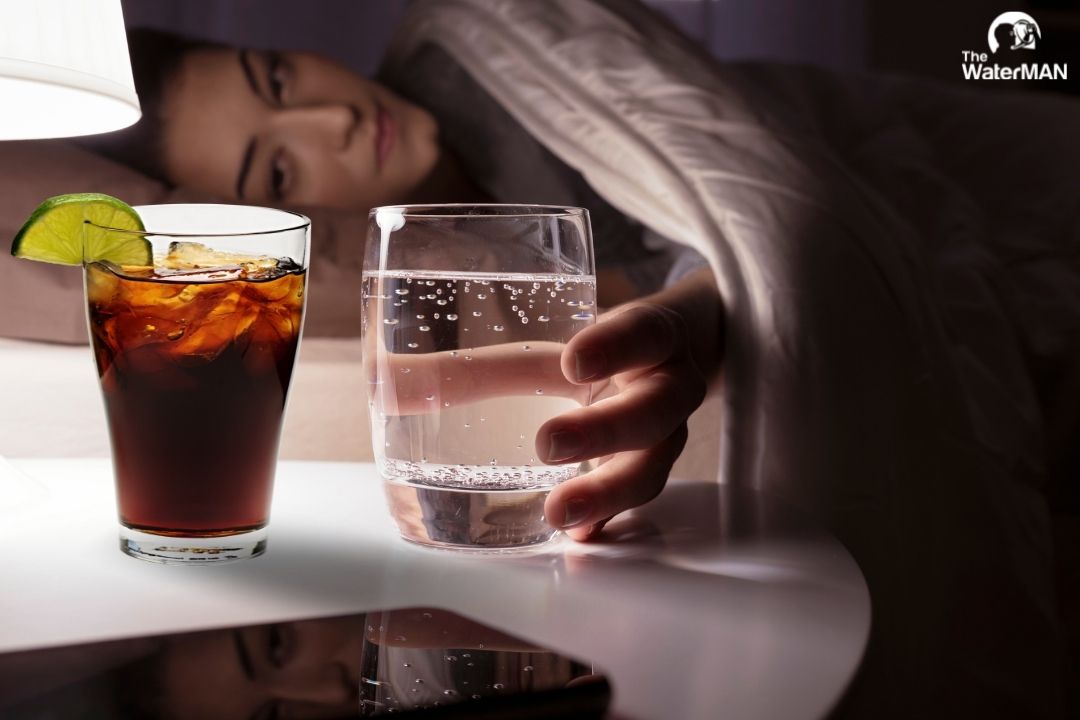 5 đồ uống nên tránh về đêm nếu không muốn mất ngủ, tăng cân, già sớm