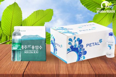 Nên mua nước tinh khiết PETAL hay nước khoáng núi lửa Jeju?