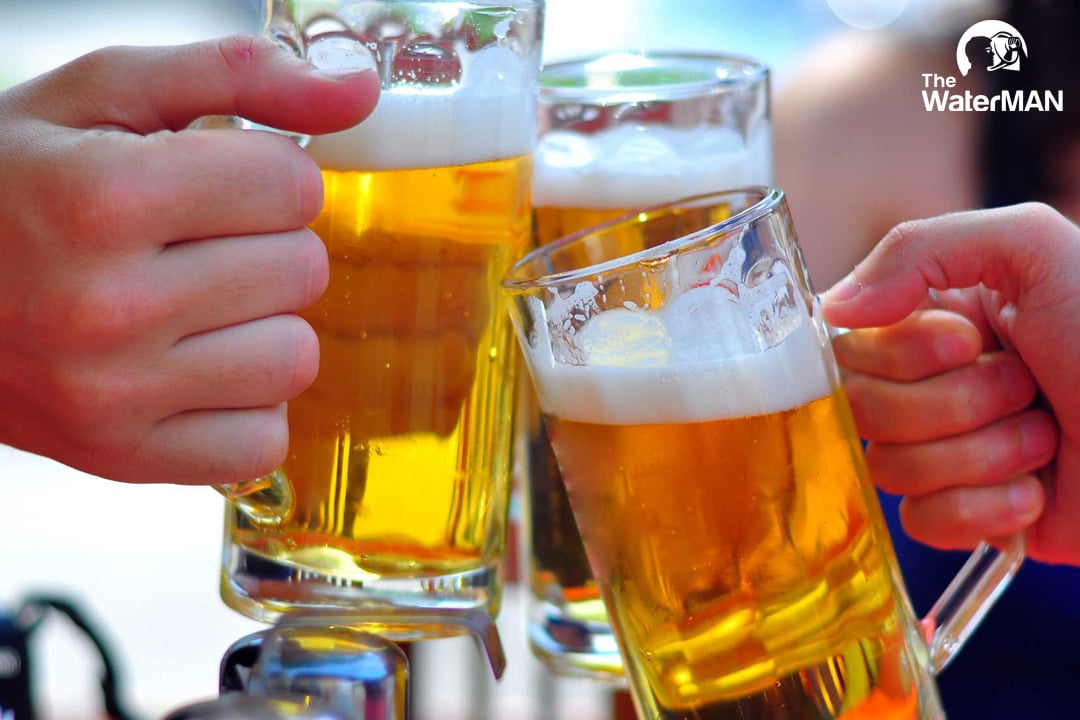 Bia rượu làm tăng nguy cơ mất nước trong cơ thể
