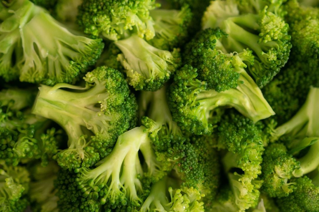 Bông cải xanh cũng hỗ trợ sức khỏe mắt, nhờ vào mức độ cao của carotenoid lutein và zeaxanthin