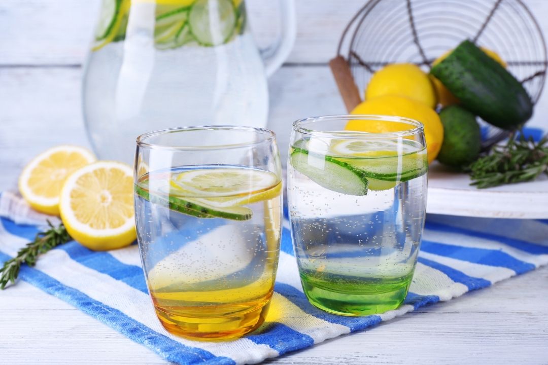 Nước detox là phương pháp thêm trái cây vào nước tinh khiết