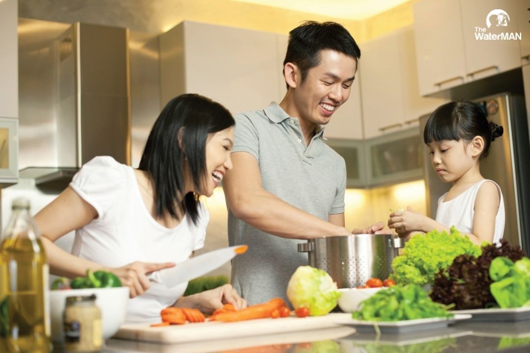 Cùng vào bếp nấu nướng cũng là cách để bạn thắt chặt tình cảm gia đình hơn