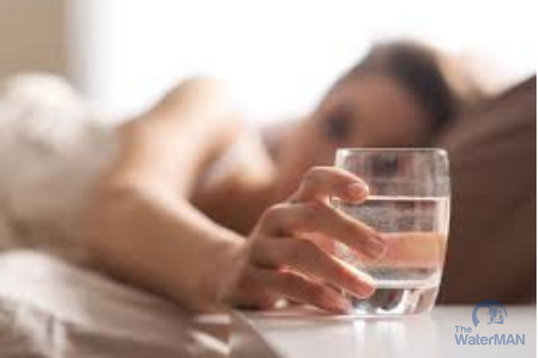 Cần tránh uống nhiều nước trước khi ngủ