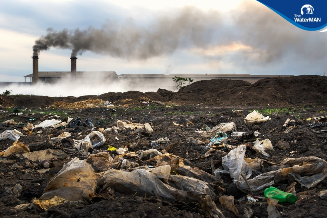 Khí thải từ nhà máy, xí nghiệp gây ô nhiễm môi trường