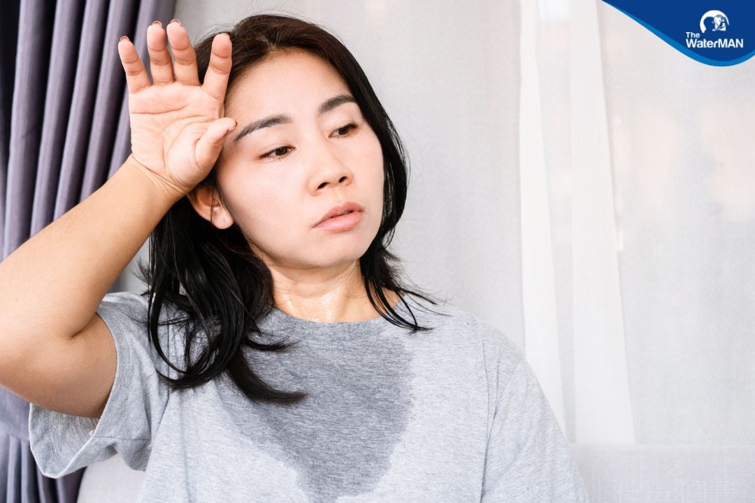 Mồ hôi là một trong những nguyên nhân trực tiếp gây mẩn ngứa