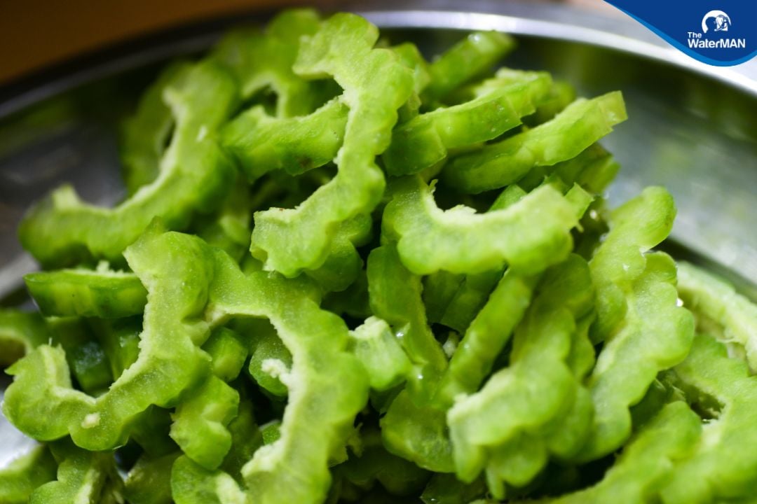 Mướp đắng luộc chấm mắm