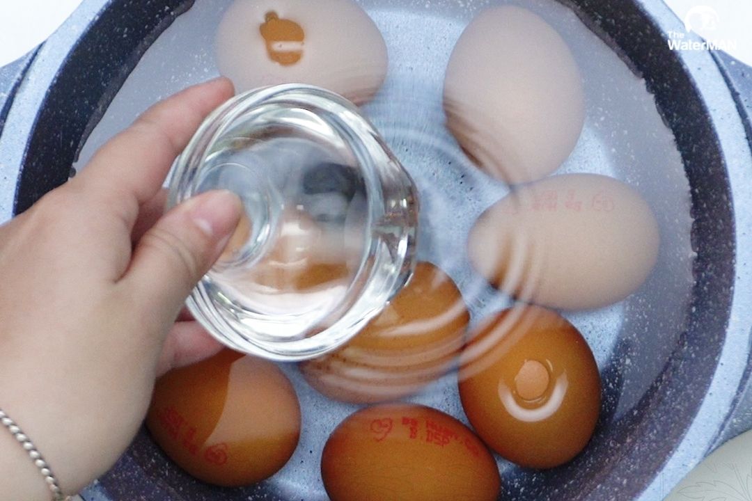 Nước kiềm giúp trứng bạn dễ bóc vỏ hơn