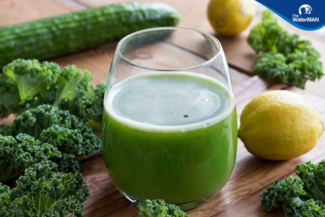 Nước ép bông cải Kale là một trong những loại nước uống giảm mỡ máu phổ biến