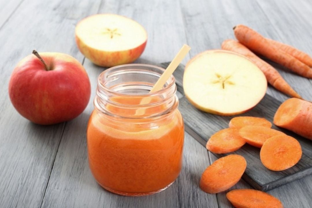 Táo, cà rốt và cam đều là những trái cây chứa nhiều vitamin, khoáng chất thiết yếu với cơ thể