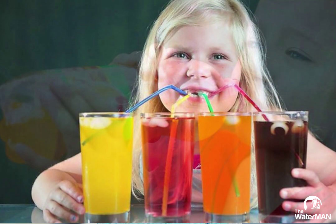 Uống nhiều nước ngọt gây hại răng, nội tạng của trẻ