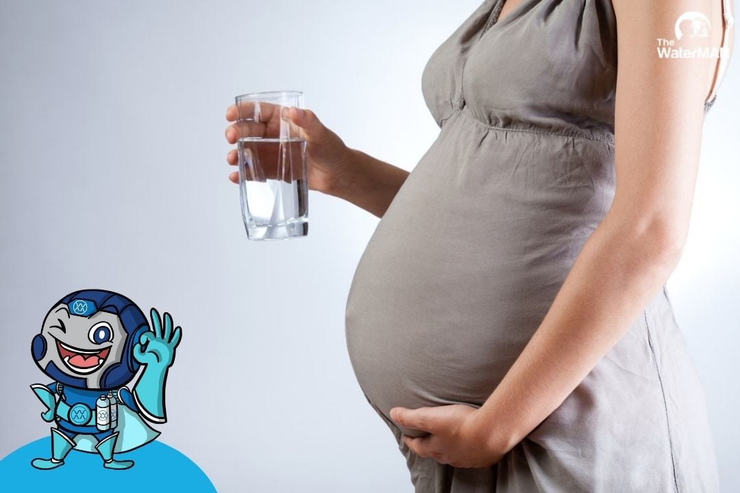 Nước tinh khiết nên là sự chọn lựa hoàn hảo cho mẹ bầu suốt thai kì
