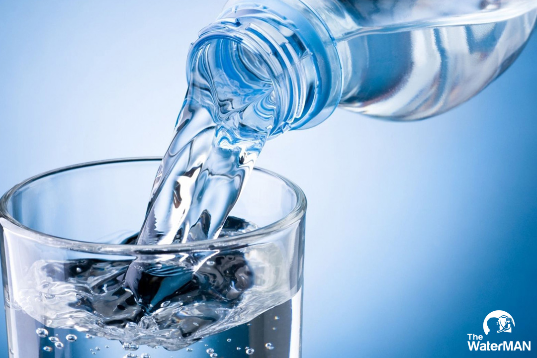 Nước uống giúp duy trì những phản ứng thiết yếu bên trong cơ thể