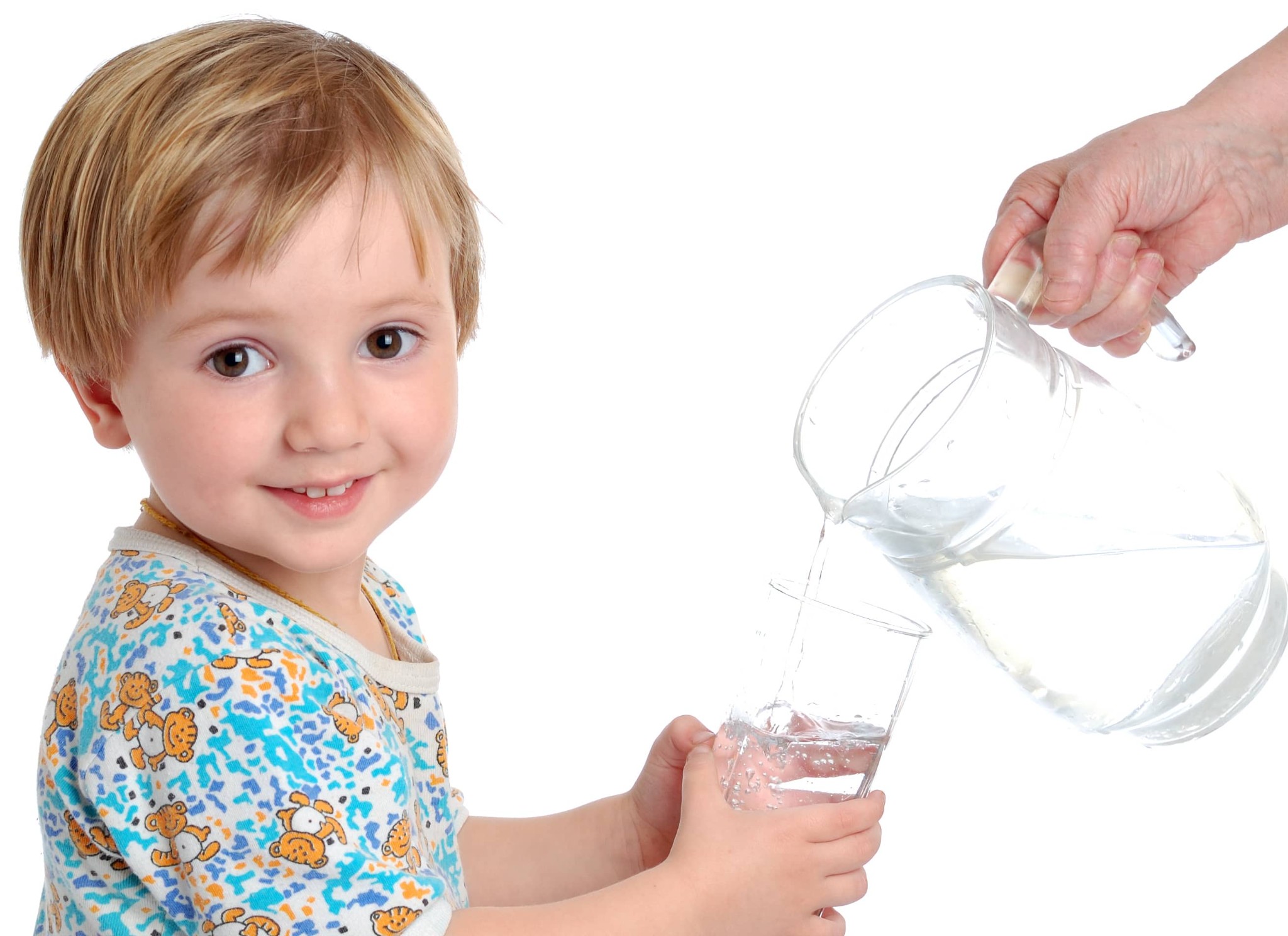 Nước uống vô cùng quan trọng đối với trẻ nhỏ