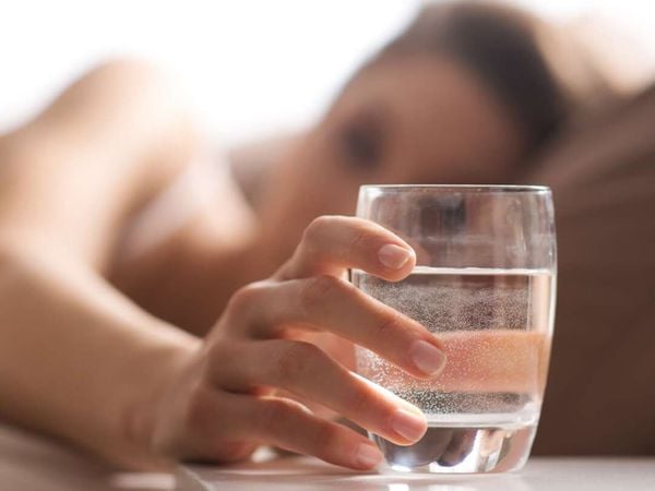 Nên uống nhiều nước khi bạn bị ốm