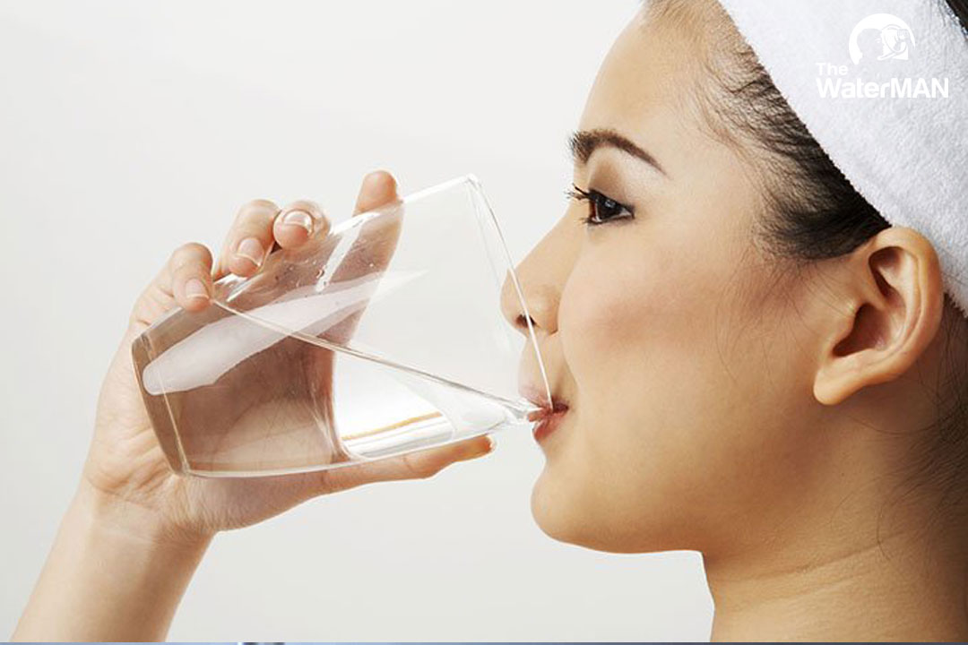 Uống nước trước khi tắm giúp cân bằng nhiệt độ cơ thể