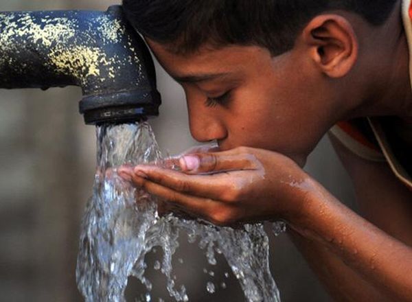 80% căn bệnh tại các nước đang phát triển liên quan đến uống nước