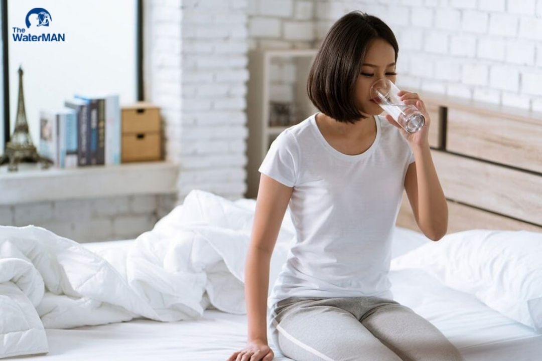 Uống nước sau khi ngủ dậy giúp loại bỏ độc tố, máu tuần hoàn tốt