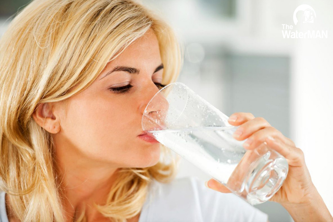 Uống nước giảm đau đầu hiệu quả