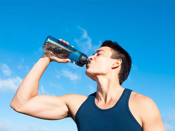 Đừng uống quá nhiều nước trong thời gian tập luyện
