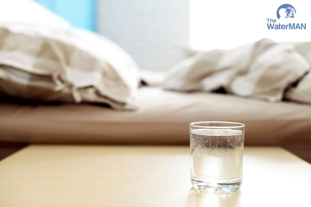 uống nước trước khi đi ngủ có tốt không