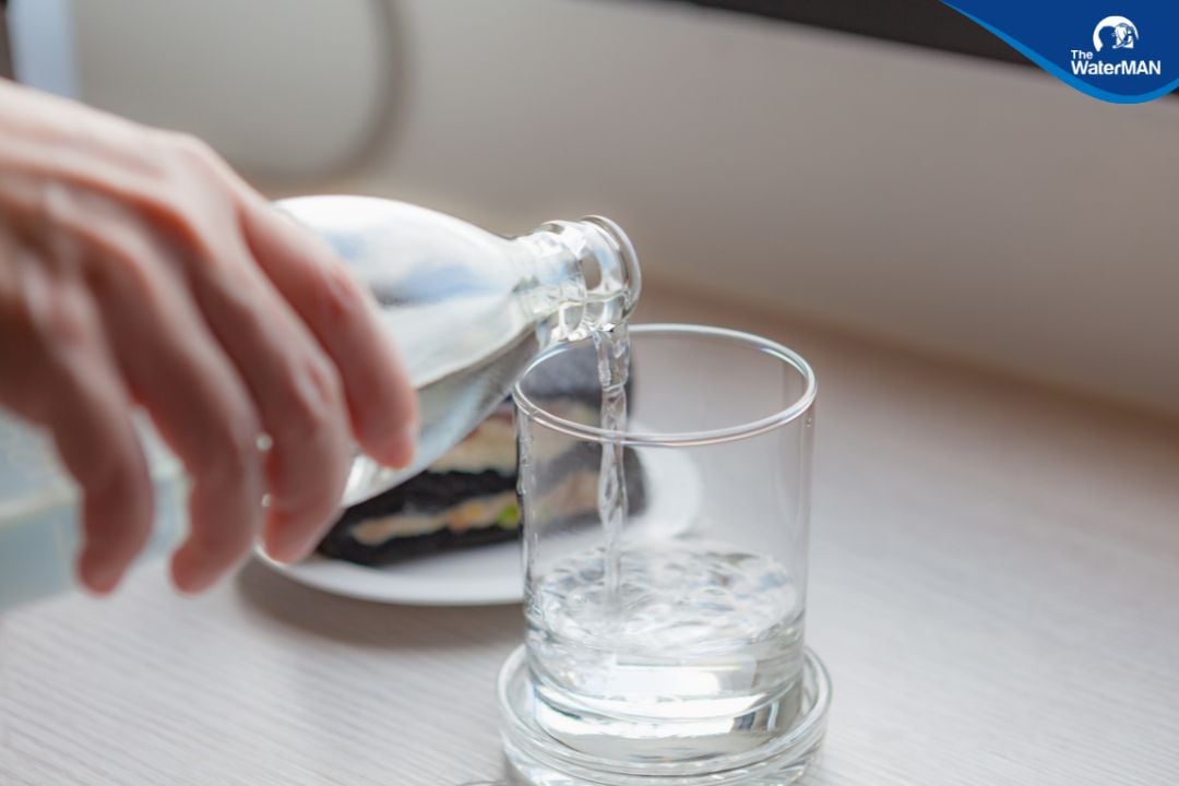 Uống nước liên tục trong thời gian ngắn không tốt