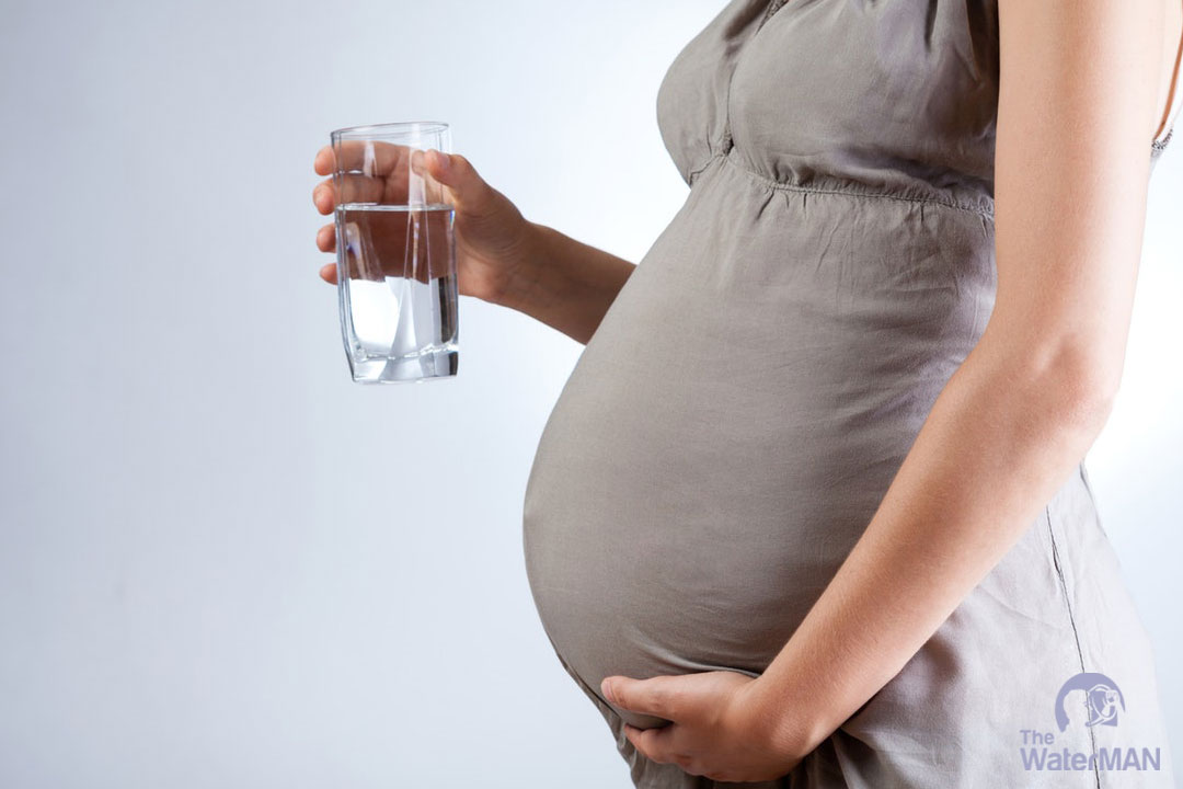 Chế độ nước uống vô cùng quan trọng đối với thai kì