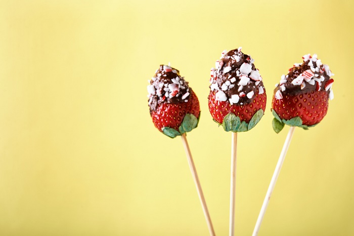 Cẩm nang hướng dẫn cách làm socola dâu thơm ngon, hấp dẫn và đầy màu sắc