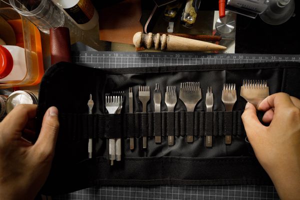 Nghề da thủ công - Chỉ là một ngày