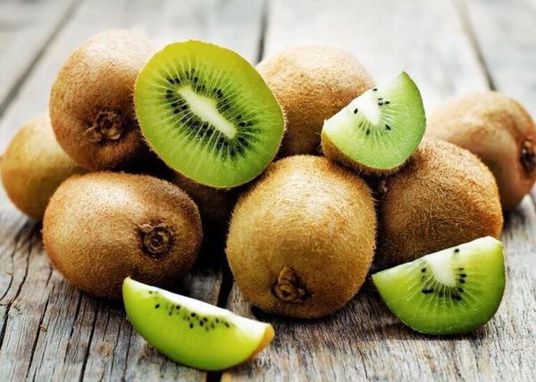 15 loại thực phẩm trị táo bón hiệu quả 3 Chữa táo bón bằng kiwi