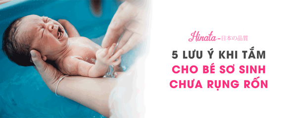 5 Lưu Ý Khi Tắm Cho Bé Sơ Sinh Chưa Rụng Rốn Mẹ Cần Biết