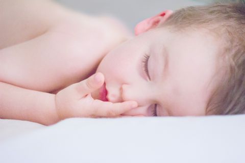 Ảnh hưởng của tư thế ngủ đối với sức khỏe của trẻ em