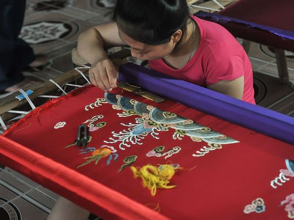 Làng thêu cung đình Đông Cứu