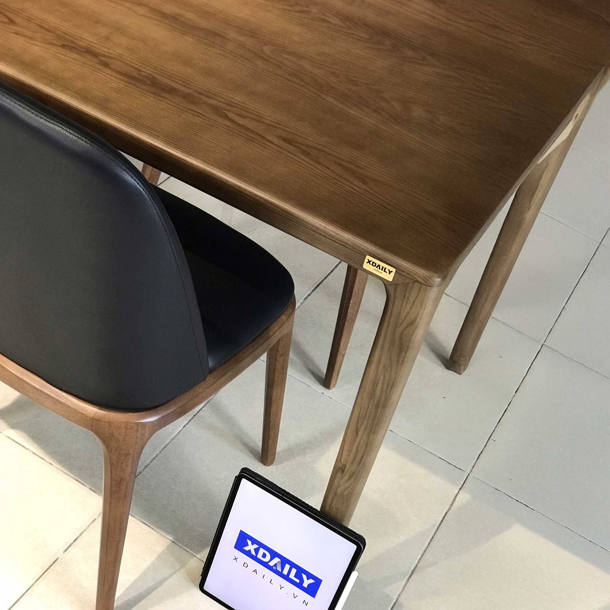 chân ghế gỗ Grace